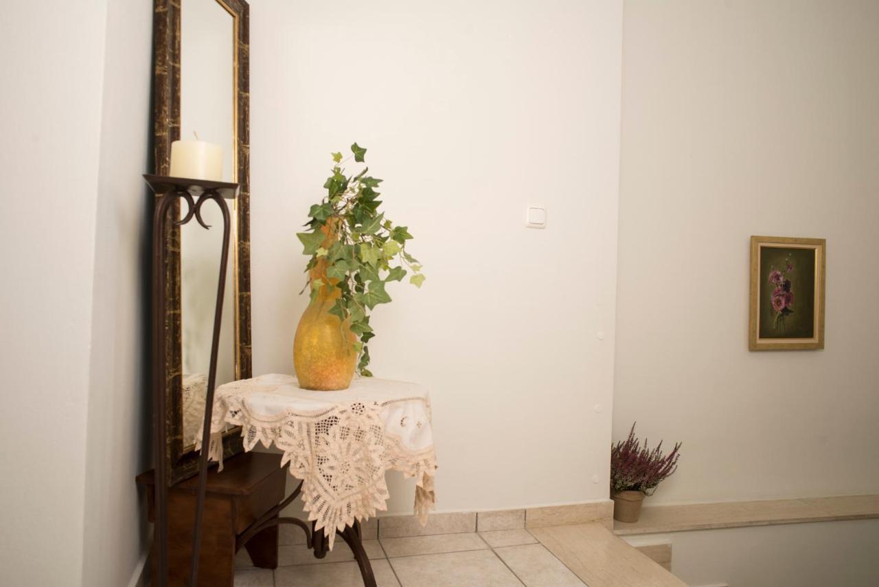 Maisonette With Garden In The Heart Of The Historical Kalamata Center Exterior foto
