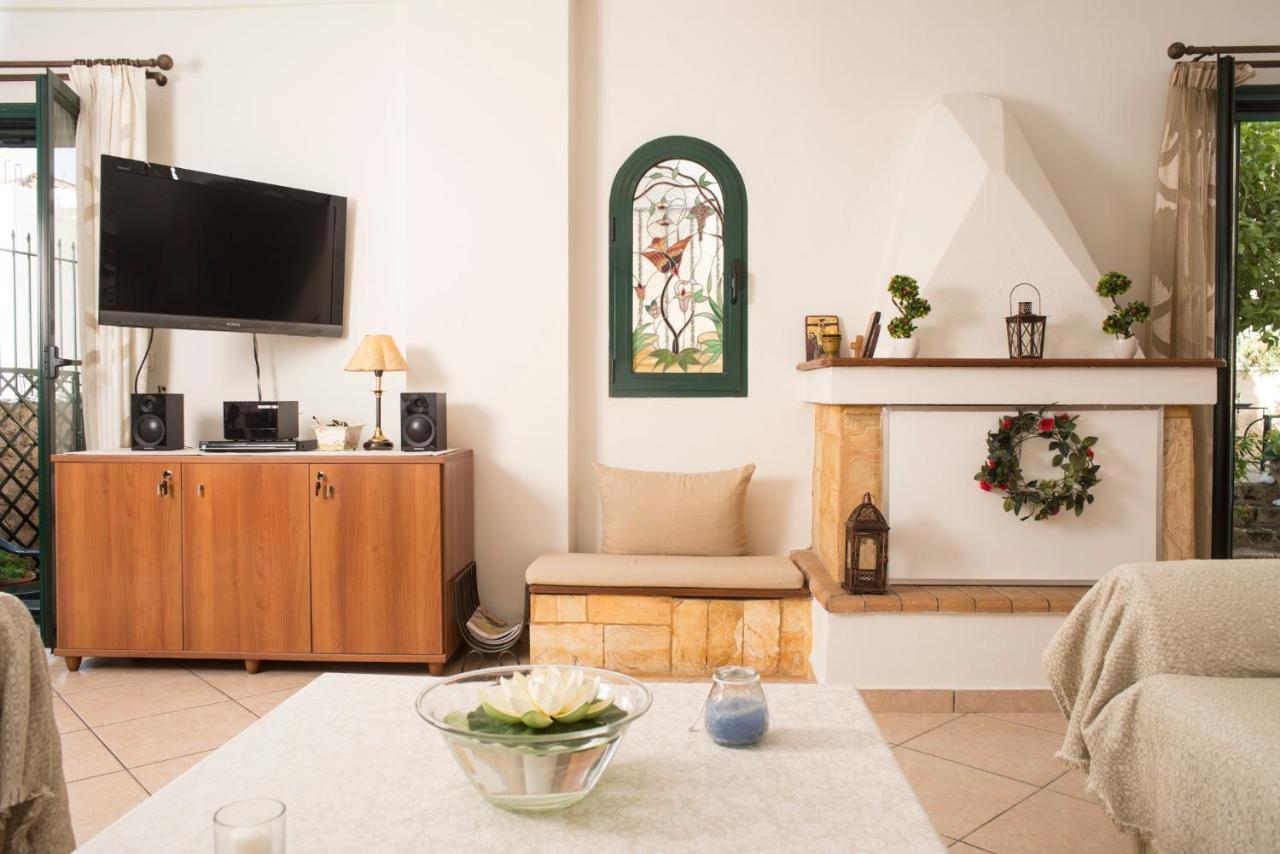 Maisonette With Garden In The Heart Of The Historical Kalamata Center Exterior foto