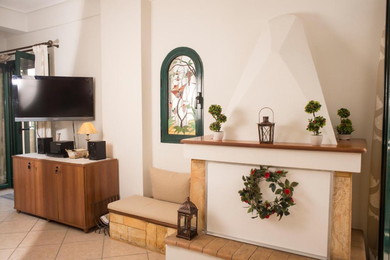 Maisonette With Garden In The Heart Of The Historical Kalamata Center Exterior foto